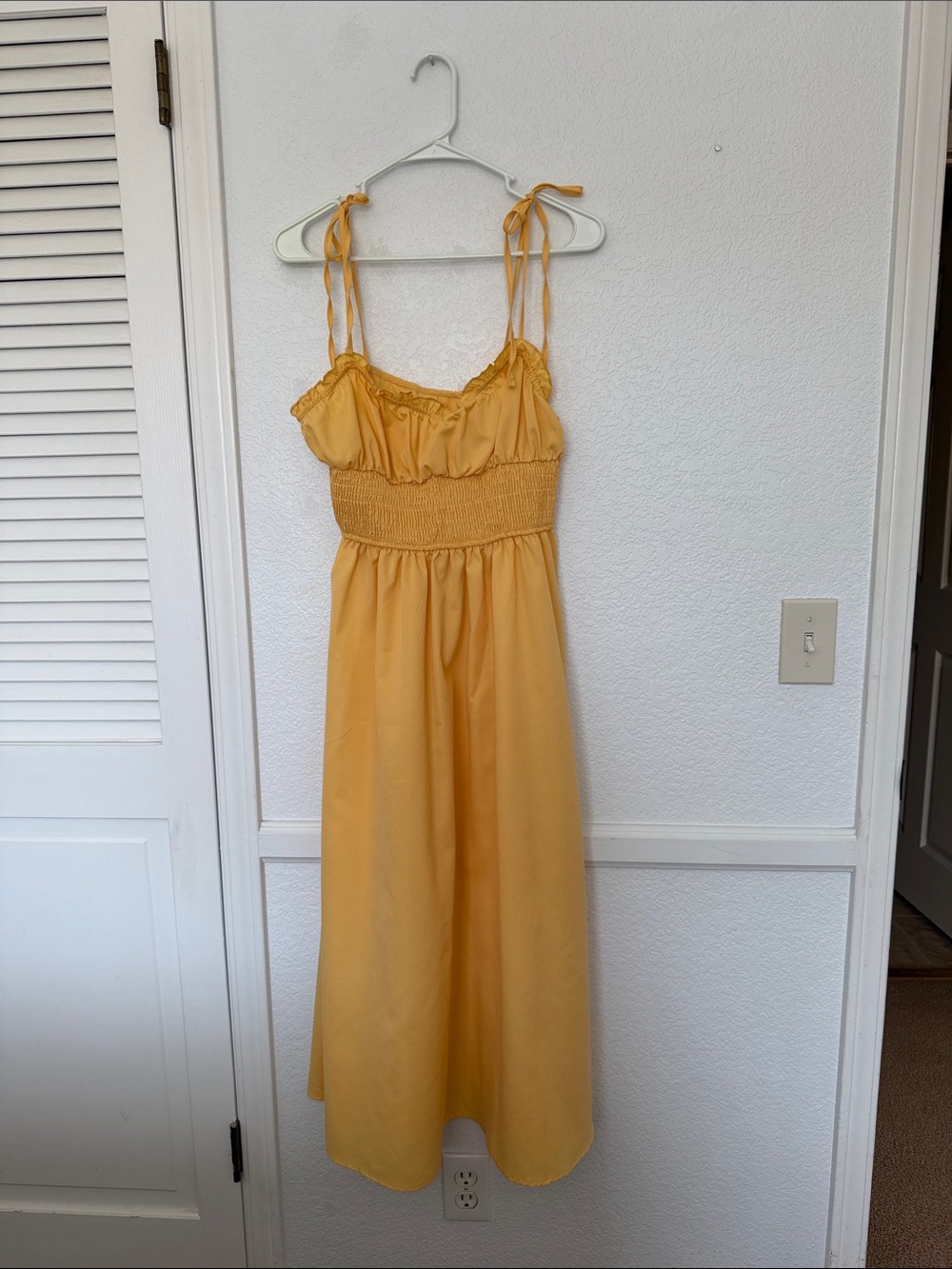 Women's Yellow Tie-Shoulder Smocked Midi Dress